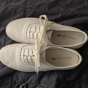 American Eagle white flats